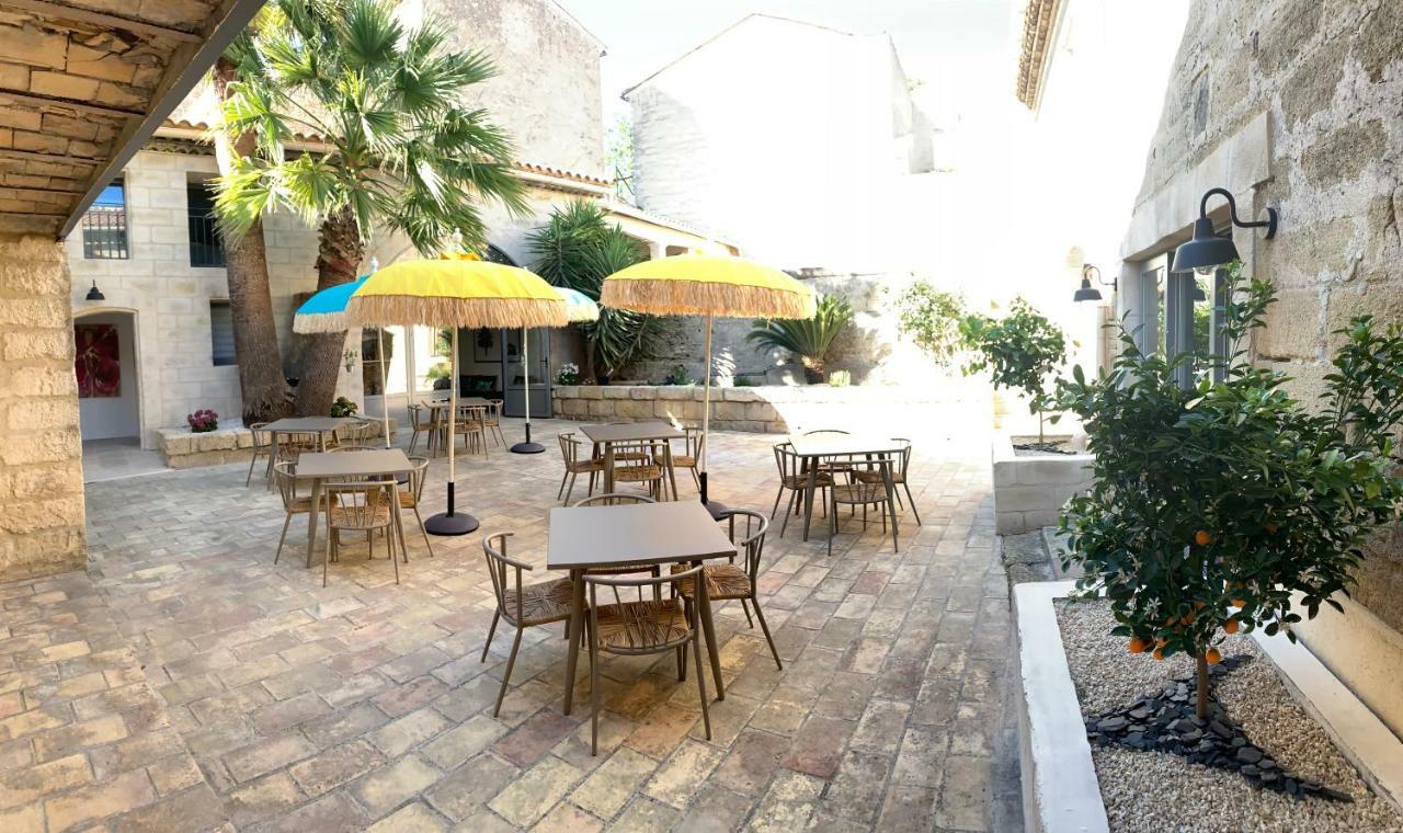 Hôtel O’Banel Gallargues-le-Montueux Exterior foto
